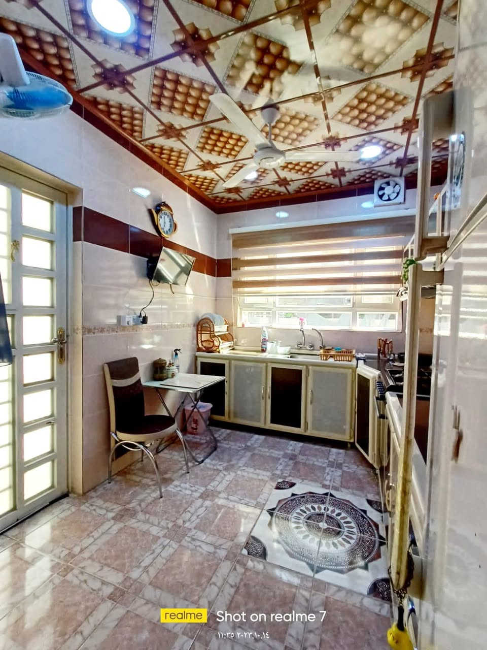 مكتب ابو شمال للعقار دار للبيع في مزارع الصديق خلف حي الصديق المدخل من السكر والصديق 

🔴 مساحة 120 متر واجه 6طابقين  بناء حديث 

🔴 ط1 غرفة نوم . هول . استقبال . مغاسل . كراج . 
مطبخ . مناور 
🔴 ط2 غرفتين نوم . هول . مغاسل . مخزن . بيتونة

🔴سند بستان طابو زهور بي كارت بلدية 

🔴خدمات ماء كهرباء اتجاه شروق شارع صبه 
                   السعر 95 مليون قابل للتفاوض 
***********
*********** موقع المكتب سايدين الصديق 
***********
