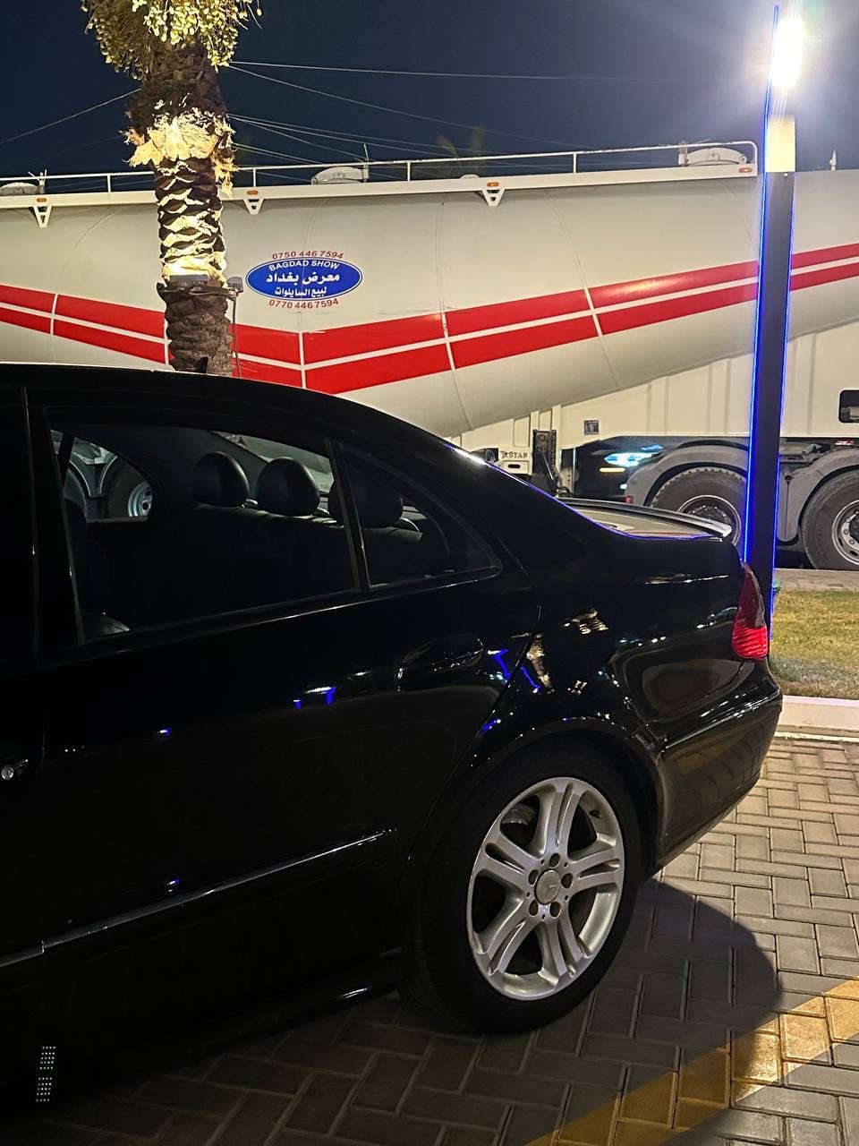 السلام عليكم
‏Mercedes - Benz E 200
(موديل 2008)
اڤنكارد 
وارد يابان مكفولة كفاله عامة عدا البنيد مصبوغ بسبب جراد وعدي صور قبل صبغ 
مكينة 4 سلندر سنكل تيربو 
تو ويل 
المواصفات : 
داخل جلد ومخمل اسود 
حساسات امامي خلفي 
لايت زنون 
سلايد روف 
شاشة بلادية كبيرة
سستم صوت كلش حلو وواضح بيها 
كراسي امامي تحكم كهرباء 
تدفئة كشنات 
جنطة بصمة
قطعتين تبريد 
تبريد الامامي منفصل 
فول تحكم ستيرن 
شاشة اعطال 
وبعد بيها هواية مواصفات معروفه
ماشية 230 الف كيلو 
سياره بلادية ومابيها اي نقص 
ولا مسج بيها 
تخم تاير وباتري جديد ومنظومة تبريد كلها جديدة 
رقم بغداد مشروع وطني
السعر 128  
*********** ابو فهد
