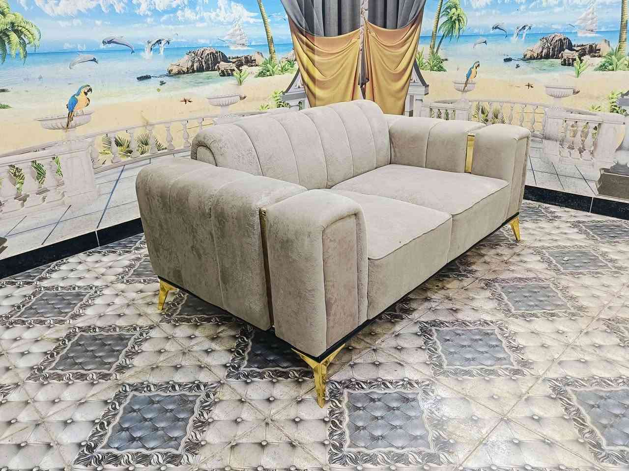 بقدم لكم انتريه مودرن عموله خشب زان احمر شغل خارج فلل مكون من كنبتين وكرسين الكنبه الكبيره  الظهر بيلف سرير لورا جاي سفنج سوفت القاعده والظهر والمخدع راكب قماش مستورد ينفع العريس او العروسه جاهز على الفرش على طول


**إذا كنت صاحب هذا الإعلان وتريد حذفه لأي سبب، رجاءا أرسل رسالة إلى الدعم الفني**