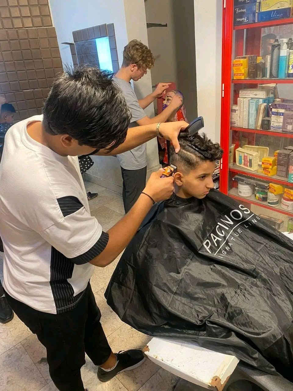 مركز آزار لدورات تعليم فن الحلاقة❤️❤️
 يعلن عن فتح دورات للحلاقة الرجالية وتشمل
..........................
١/مقص✂️
٢/شفرة📏
٣/خيط🧶
٤/مكينه🎚
٥/صبغ الشعر (كيفية دمج الالوان)🎨
٦/ معالجات الشعر بكل انواعه🦱🦰
٧/ معالجات البشرة 💆‍♂️💆‍♀️
٨/ مع هدية صادرة من المركز اثناء التخرج👍🎫🎟
#ملاحظة.... عند انتهاء الدورة وتكون عندك نقص معلومات تعاد لك الدورة مجاني 
للاستفسار الاتصال على الرقم التالي 
البصرة الجمهورية تقاطع معهد النفط قرب الريان سنتر للألعاب 
للاستفسار الاتصال 📞على ارقام المركز....
☎️***********
☎️*********** البصرة, العراق
