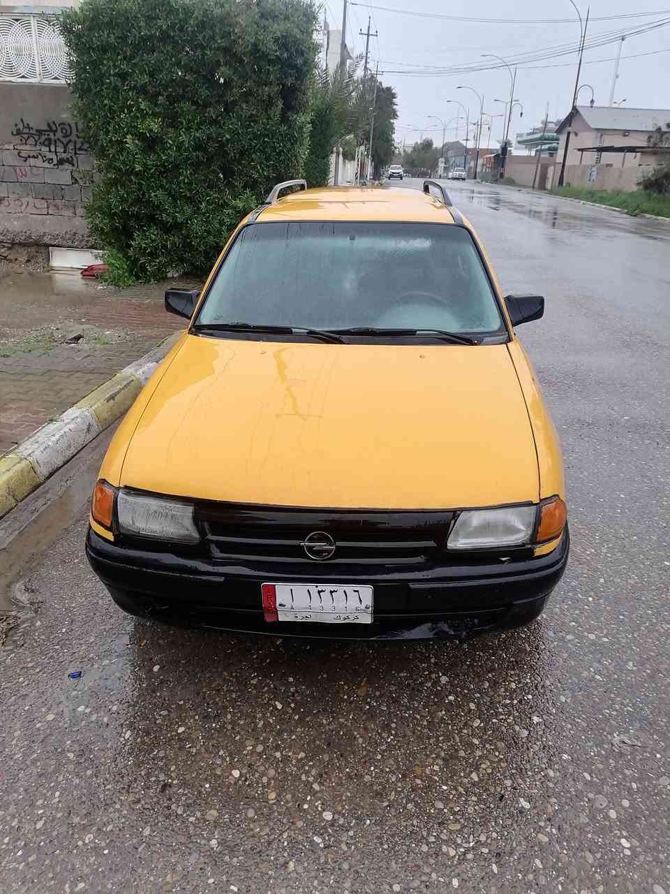 السلام عليكم ورحمة الله وبركاته اخوان استرا للبيع فقط بدون مراوس المحرك والكير شرط دفتر بانزين موجود شرط النقابة والغرامة والباقي كدام العين موديل ٩٣  سنوية صاقطة شرط الوكاله والتحويل *********** السعر ٢٥ وبيهة مجال ان شاء الله
