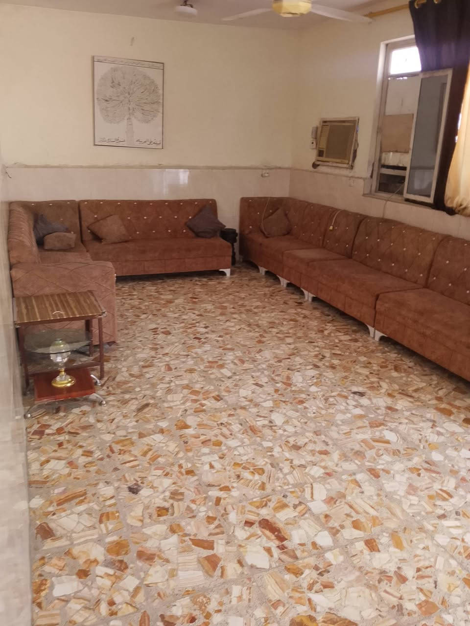 السلام عليكم بيت للبيع او مراوس في منطقه الدوام شارع الشبكه مساحه ،250
ركن ملاحضا البيت ناصي عن الشارع 
للاستفسار الاتصال على الرقم التالي 
***********
