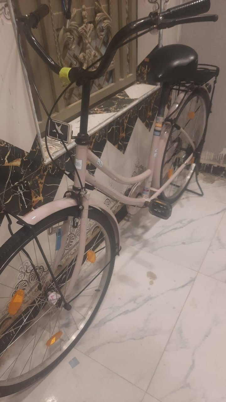 سلام عليكم بايسكل للبيع BD
130وبيه مجال 5الاف مكان ناصرية سوق الشيوخ الرقم ***********
