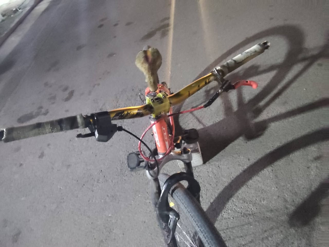 سلام عليكم بايك جي تي GT
للبيع مزود ركبه مدرع وستيرن رياضي بطيخات 7الوان صوت طرب
محور بريك خلفي دهن اصلي 
بايدرات وذراع اصلي  3امامي و8خلفي
المكان بغداد البلديات 
السعر240وبي مجال
للتواصل خاص


**إذا كنت صاحب هذا الإعلان وتريد حذفه لأي سبب، رجاءا أرسل رسالة إلى الدعم الفني**