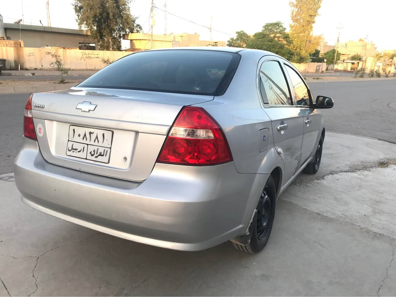 ئەڤیۆ مۆدێل 2007 تەنها یەک پارجەی بۆیاخە بەبێ لێدان مەکینە گەورە گێڕعادی مەکینە و گێڕ و تەبریت بەشەرت سەیارەکە بێ کێشەیە ٣٣٠ هەزار غەرامەی لەسەرە پاشی مەحامەلە دەیگەرێنیەوە *********** أربيل, العراق
