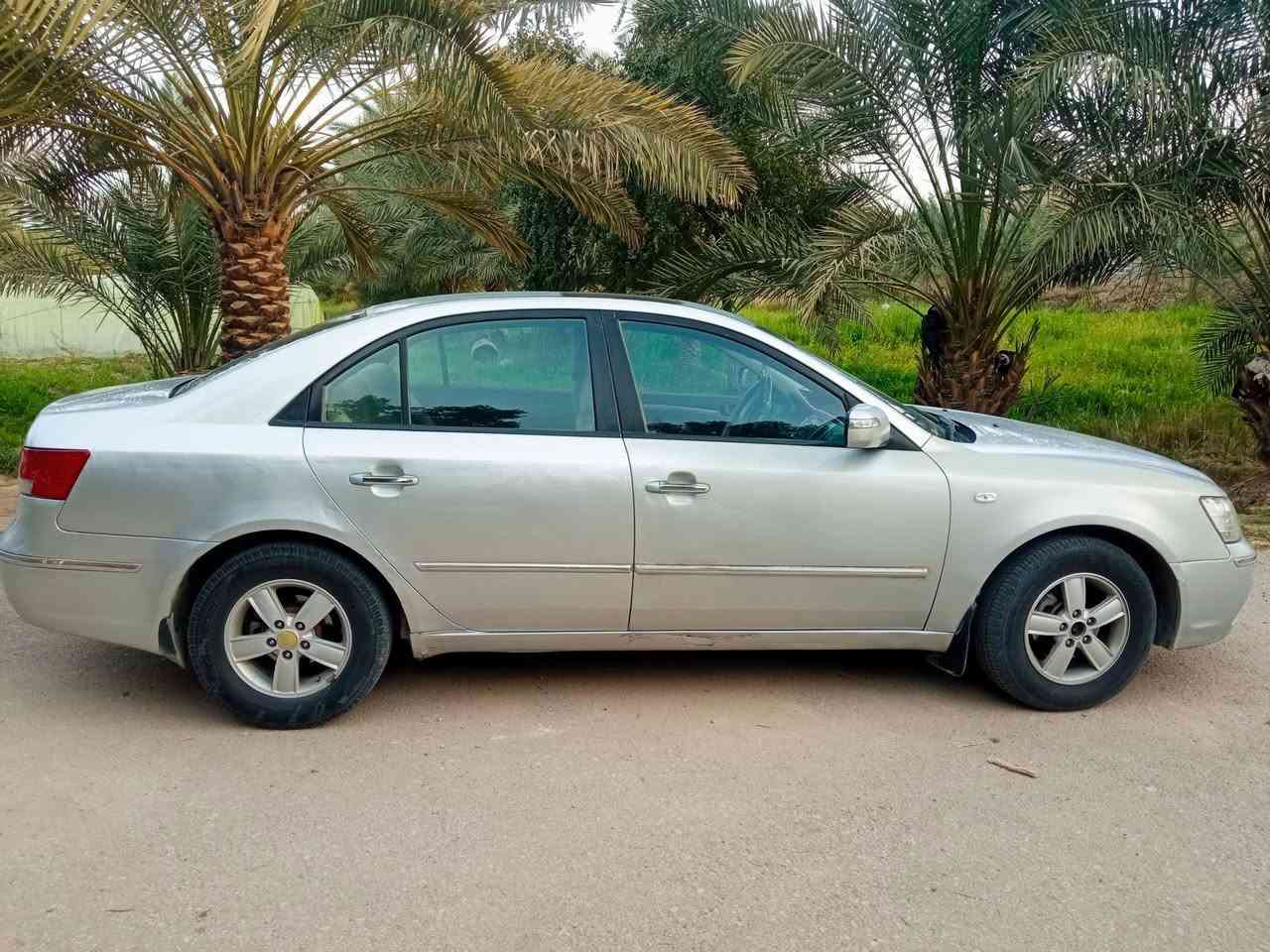 سياره سوناتا للبيع موديل 2009اللون سلفري مكينه 2400السياره بيها فتحه..... وبيها بارد من صفحه واحده  هذا رقمي 
***********
العنوان النجف الأشرف المناذره.... سعر خاص او اتصل عله رقم
