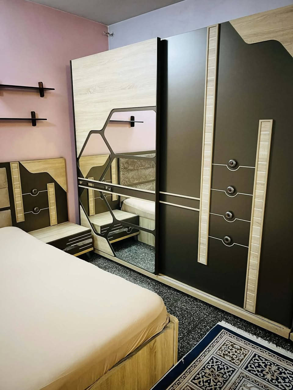 غرفة نوم تركي ٧ قطع سعر الشراء ب22  ورقه
البيع مليون ٢٥٠
مكان زيونة
***********
