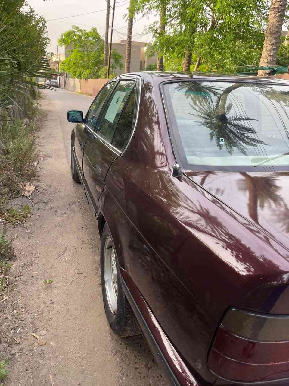 السلام عليكم BMW 525iA موديل 92 سياره جاهزه صبغ عام اثر جراد فقط
سياره بلادي بدون حادث او ضربه
عليها ادامه كامله من منضومه بانزين وباتري جديد ودسكات سياره جاهزه للاخير 
مكينه 25 مسكر 
كشنات كهرباء كاركتر
سنتر لك ريمونت
سلايد شغال طكتين 
تبريدها ثلج خير من الله 
دبل ايرباك
اكروز سرعه
كمبيوتر
مري شفط
تخم تاير حداديه 
بجم عريض
رقم بغداد الدولي باسمي تحويل ثاني يوم
كير مكينه خيررررر من الله سياره مال بيت وممتعوبه ونضيفه وجاهزه للاخير كلشي شغال بيها 
مكانها بغداد سعرها 57 وبيها مجال للطيبين
***********
