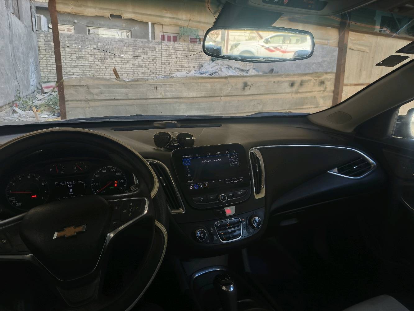 شوفرليت ماليبو للبيع او مراوس  . 
‏2020 LT 
‏المكينة 1500 تيربو
‏رقم بغداد بأسمي تحويل ثاني يوم
‏محرك وگير كفالة وبشرط 
‏حدادية  السيارة الصدر نظيف ٩٠٪ 
‏كل الكهربائيات بلادية وشغالة   
‏المواصفات:
‏بصمة
‏كامرة 
‏مثبت سرعة 
‏تحكمات ستيرن 
‏شاشة 
‏كشنات كهرباء + تدفئة بالكشنات 
‏تشغيل عن بعد بالبصمة  
‏التبريد بشرط ثلج بكل الاوقات
‏حادثهة جاملغ وباب عكس السايق وشبر بالجاملغ الخلفي 
‏لا الراديترات ولا التيربو ولا الكهربائيات مضروبات 
‏مكان السيارة بغداد السيدية 
‏السعر 95 وبيها مجال 
‏رقم الهاتف ***********
‏