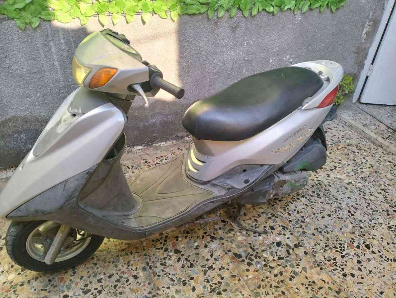 السلام عليكم دراجة للبيع كاملة ومكفولة نازلة من الرمبة قبل مده بريز نوزل المكان مدينة الصدر السعر 950وبي مجال السعر ***********
