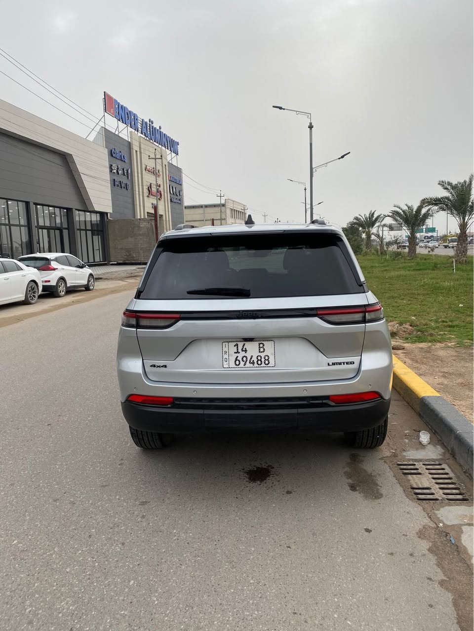 جيب كراند شيروكي لمتد 2025 
السيارة حادثها سرقة قطع وصلت وانشدن قطع اصليه نفس اللون السيارة مرقمة شهداء السعر 270 
للتواصل *********** البصرة, العراق
