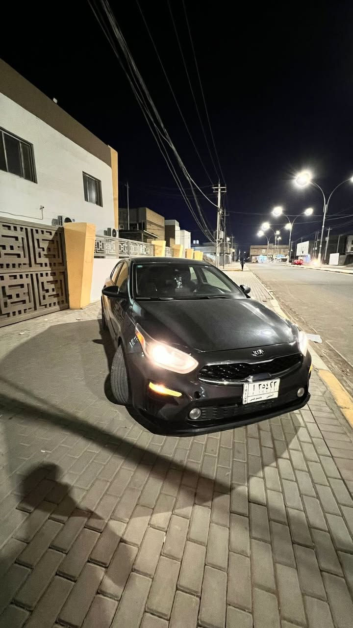 السلام عليكم
كيا فورتي موديل 2021 موصفات 
تحكمات ستيرن 
شاشة 
كامرة دوارة 
مثبت سرعة 
تحديد مسار 
ويل كب 
مكينة 2000
السيارة نظيفة كلش 
و حادثها مثل ما موضح بالصورة 
رقم مثنى 
السعر 130$ 
للتواصل ***********
