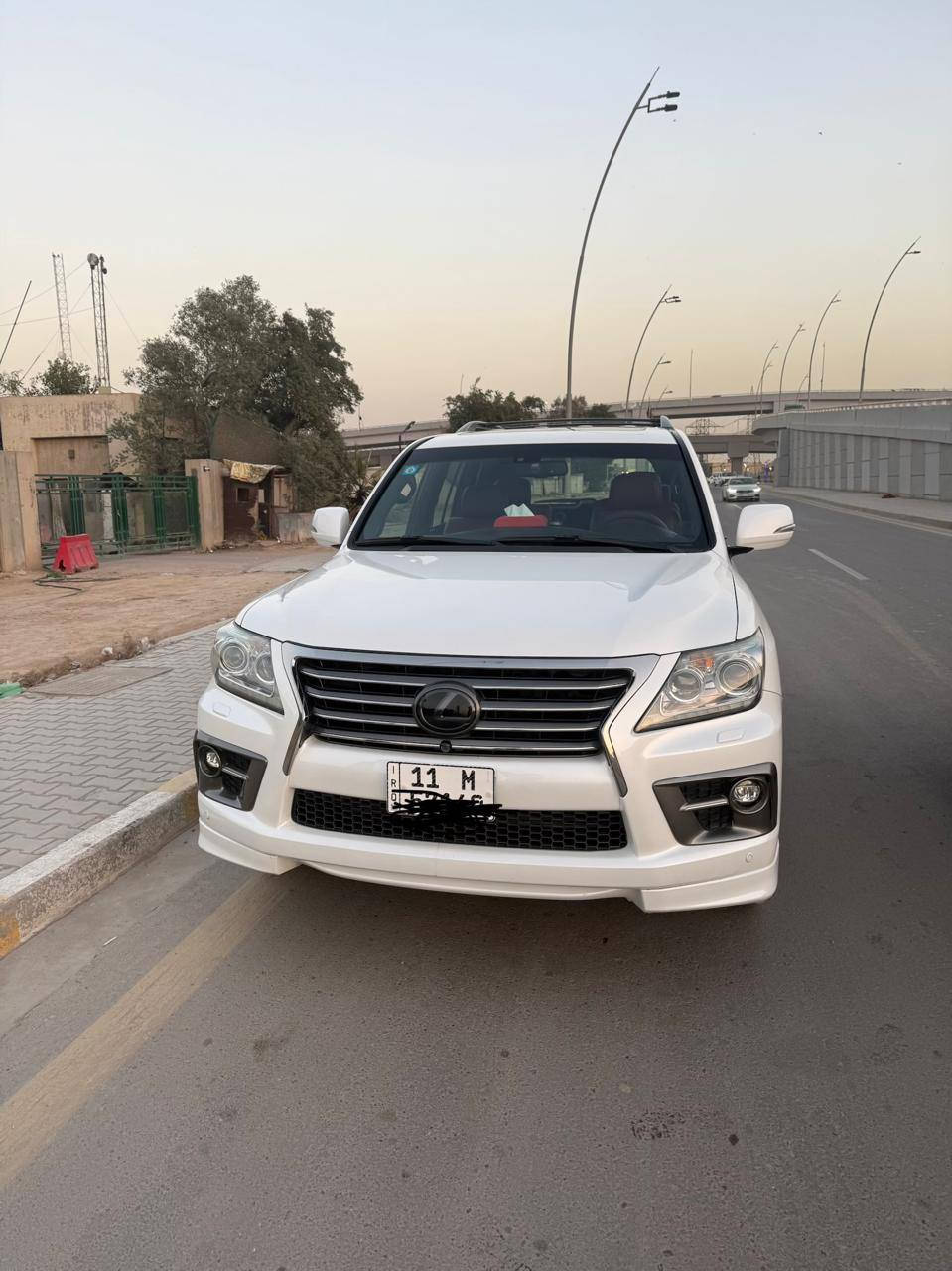 الكزس الموديل (2015) 5700 Lexus بريم اصلية
مكفولة   رقم بغداد الدولي 
المواصفات فول 1/1  جكااااات 
*بصمة + بصمة ابواب 
*سلايد روف 
*جكااااات
*صندوق كهرباء 
*كامرات عدد 5 
*كشنات امامية كهرباء 
*داخل قرميدي 
*كشنات الخلفية كهرباء 
*كراسي خزن ميموري 
*شاشات عدد 3 
*استيرن كهرباء  + تحكات جهتين
*فور يل  4*4
*كشنات تدفئة تبريد
*رادارات امامية وخلفية وجوانب
*حساسات امامية وخلفية 
*ثلاجة + ثلاث انظمة القيادة
*نقطه عمياء +مري شفط
*تشغيل عن بعد +طفاية
*زينون +تدفئة استيرن 
ماشيه 66 حقيقي شرط الفحص
سياره جديده مكفوله كفاله عامه
السعر   480 وبيها مجال
الاتصال على رقم  ***********
مكان السيارة بغداد
