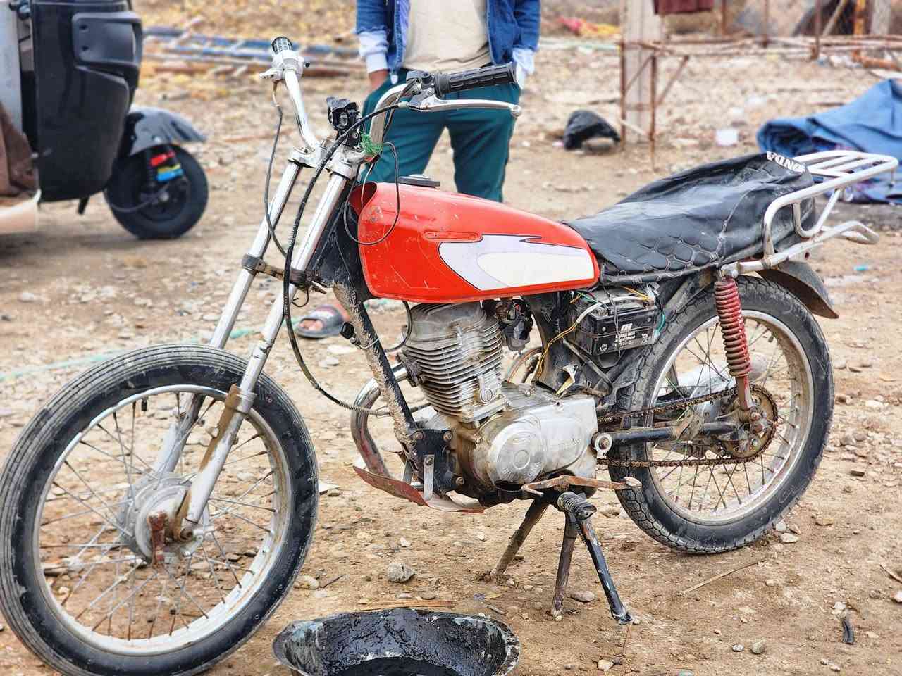 للبيع كلك ب ٢٠٠ قفل شغاله وكلشي مابيها
***********
