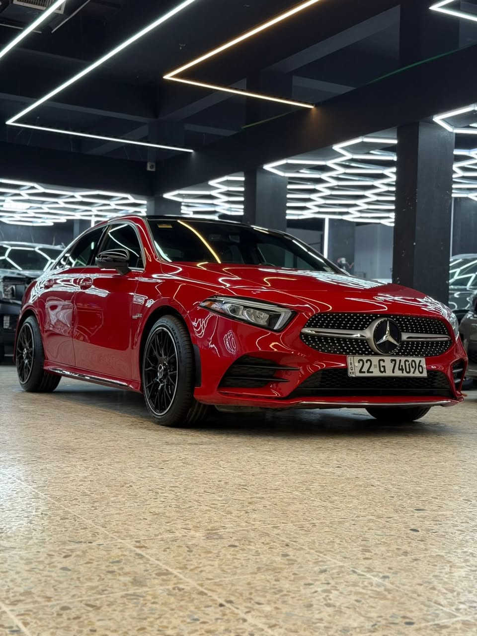 -   بدون ايرباك
-مديل 2020 
-كت (Amg)
-بانوراما 
-شاشه دجتل. 
-رادار. امامي+ جانبي. 
-اناره داخليه ٦٤ لون 
-سستم صوت 
شحن وايرلس 
ويل كاب AMG 
سياره جديد جدا بدون ايرباك.. حادث (جاملغ مبدل نفس الون +نصف الباب صبغ )
 مكان السياره :بغداد / العرصات

‭٠٧٨١ ٨١٠ ٧٧٧٧‬

سعر :240 ورقه $
