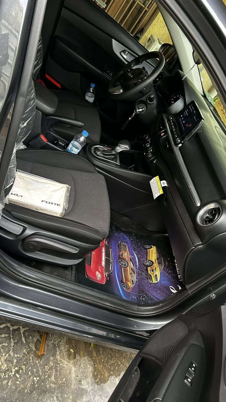 السلام عليكم للبيع فورتي موديل 2022 لون نفطي شذره 🩶حادثها قطعه وحده بنيد فقط ماشيه 55 الف كيلو متر تراي زيرو جواها تخم تاير جديد رقم اربيل بأسمي هزه جديده ورقم جديد وسنويه جديده سياره تخبل شاشه كار بلي واندرويد اوتو كامره دواره مكينه 2000 دوش كير cvt 8 نمر بلادي سياره في حاله الوكاله صدر امامه شركه وخلي شركه ويكل كب حجم 16
عليها منظومه زنون عالي ناصي تحكم ستيرن جهتين رادار تحديد مسار 
وتحكم اوامر صوتيه 
مكاني بغداد الزعفرانيه 
اتصال او استفسار 
***********
سعرها 150 وبي مجال 
والي ميعجبه السعر يدعيلنا بالرزق 
وكلشي موجود بالسوك
