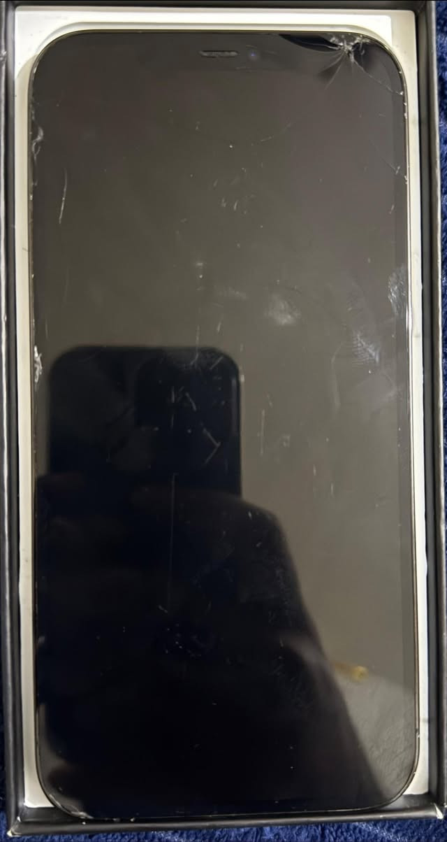 ايفون 12 بور ماكس
ذاكره 256
بطاريه 81
الكلاس مفطور وما ماثر على المس فقط كلاس مو شاشه 
***********
كربلاء
