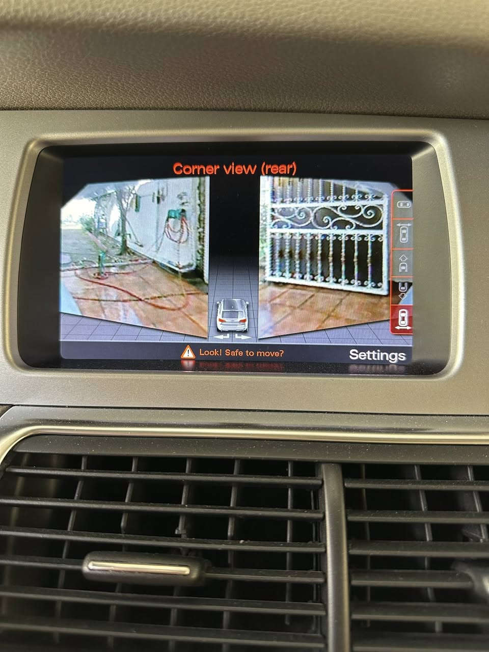 أودي Q7 موديل 2015 جديدة خليجية وكالة أربيل S لاين يعني فول مواصفات 6 سلندر سوبر جارج ماشية 188 الف كيلو والسيارة مكفولة.  ورقم أربيل وبأسمي مكان السيارة بغداد الكرخ *********** /السعر 185$ ورقة
