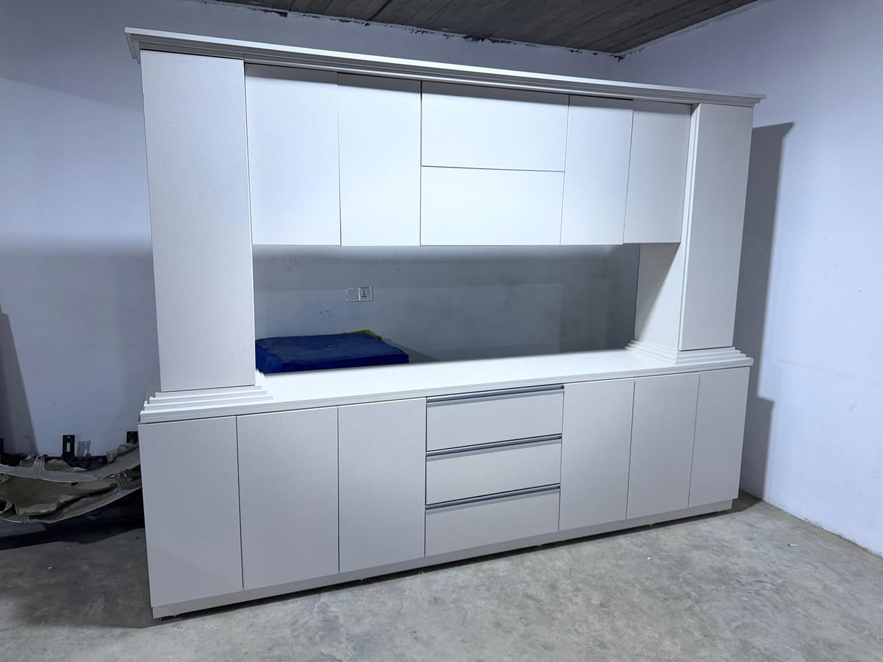 کەوەنتەری داری mdf
زۆر کەم بەکار هاتووە تەنانەت شوختیشی نیە 
٧٥٠ هەزاری پئ دراوە 
بای ٤٥٠ هەزارە لۆک لۆک 
٣ مەتر بە مەتر و نیو سنگەکەی 
لە چەمچەمال 
***********+فایبر +وتس ئاب

***********
Vip
