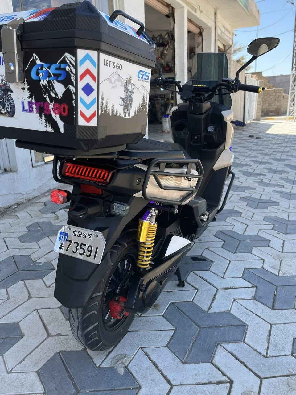 السلام عليكم للبيع اباجي موديل 26 
بطاريات 🔋 مصطرة  38انبير العدد6
فول مواصفات 3انضمت تشغيل بصمة +سويج +كارت سماعات بلوتوث لايت زنون جدن قوي 
تايرات  عريضة جبلي جنطة خلفية 
حساس قفل اربع نمر السرعة 135  شاشة تحتيد اعطال 
الدراجة مستعملة شهرين دراجة حيل حيل نضيفة 
مكاني فلوجة شارع ستين 
لاستفسارات ***********
السعر مليون و75  وبيهة مجال
