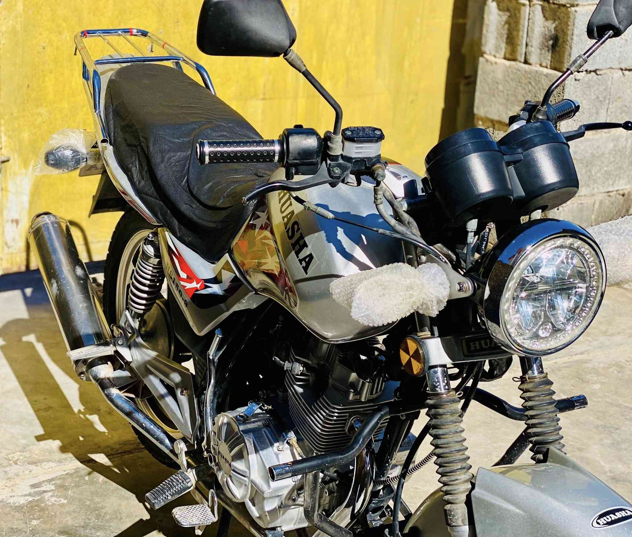 السلام عليكم
ماطور هيوشه 2024 بعده على وضع الشركه(بلادي) ما ناقصه برغي واحد نكره سلف جاهز المحرك والكير نشاط ونعومه مكفول الكهربائيات كلها شغاله التواير مال الشركه الماطور جاهز ومال جنيه السعر 880 وبي مجال   للاتصال ***********
