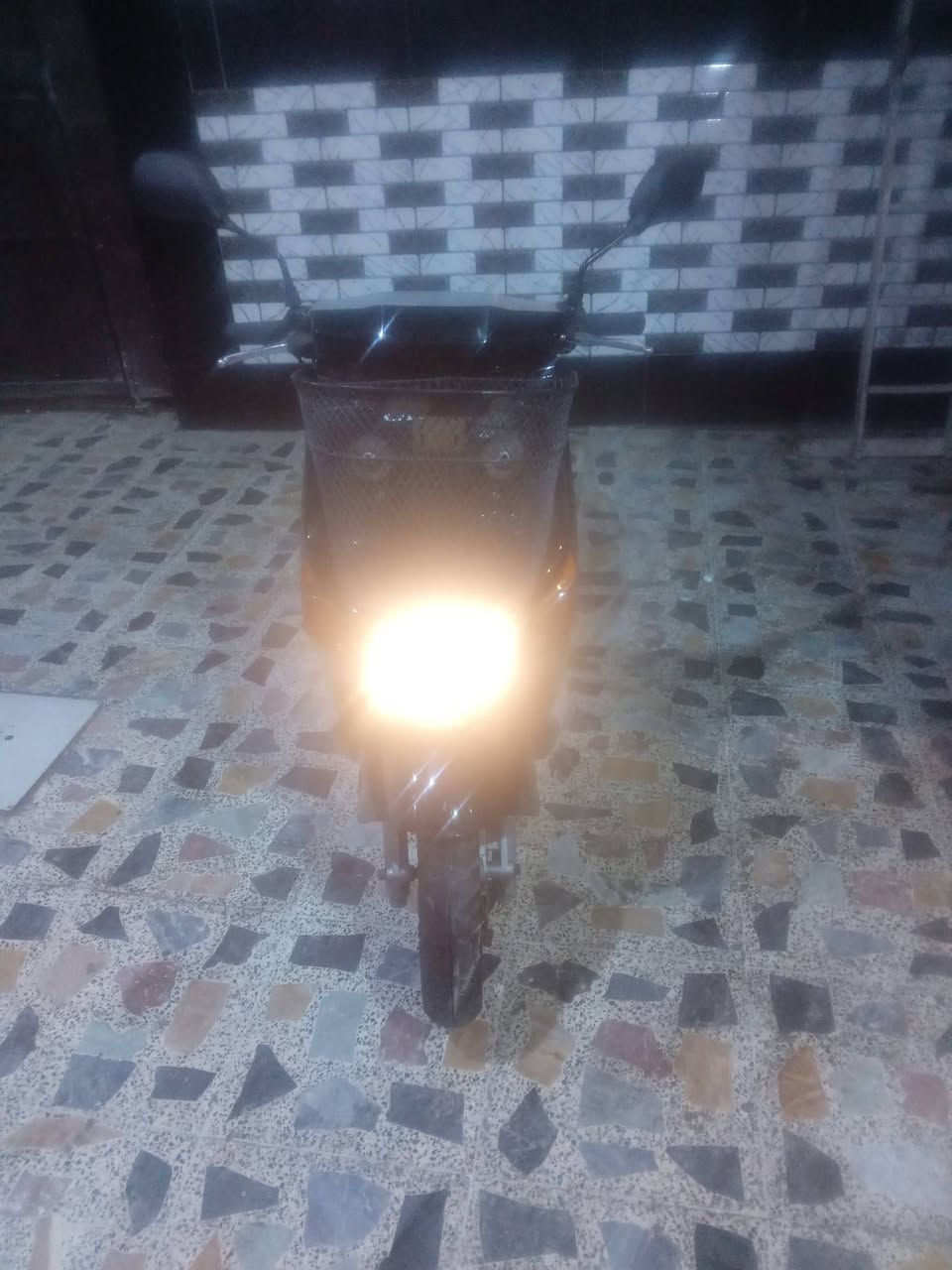 السلام عليكم بيكم شلعه معدل سلف هندر كلها شغاله محرك بلادي ممفتوح جيب فيتر وفحص كهربائيات كامله كلهه بلادي شرط الفحص مكاني بغداد الحبيبيه قرب مطعم وليد سعر ٤٧٥.  ***********
