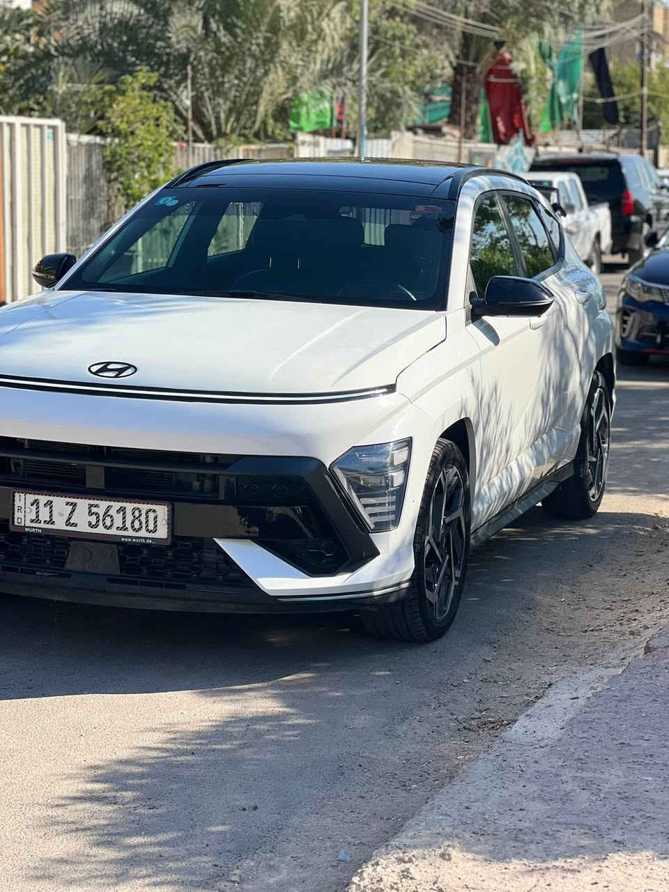 للبيع: هيونداي كونا N Line 2024 - (Turbo) وارد أمريكي 🇺🇸✨
• الموديل: 2024.
• الفئة: N Line . 
• المحرك: 1600 Turbo (T-GDI) - أداء قوي واقتصادي.
• نوع الكير AT (Automatic Transmission) بـ 8 سرعات.
• اللون: أبيض . 
• تصميم N Line الرياضي. 
• مقصورة داخلية رياضية بلمسات حمراء .
• شاشات ديجيتال كبيرة (لوحة العدادات والشاشة الوسطية).
• أنظمة أمان متكاملة (رادارات، تنبيه خروج عن المسار، ونظام المساعدة في القيادة).
• إضاءة LED كاملة .
• السيارة معروفة مواصفاتها من البصمة والفتحة وتدفئة كشنات والخ… 
• رقم الشاصي: [موجود بالمنشور ] 
• الحالة: [صبغ بنيد فقط ايرباگات سليمة جميع القطع مالتها جتي وياها من امريكا ].
* صور الحادث بالمنشور + السونار + كلشي واضح بالصور . 
• المسافة المقطوعة: [17 /ميل].
📍 الموقع: [بغداد ]
💰 السعر المطلوب: [ 181 ] 
📞 للتواصل والاستفسار: [ *********** ]  .

