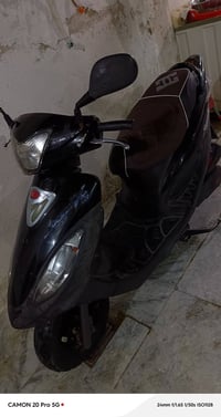 دراجه كامكو V2 مامفتوحه شرط الفحص وطالعه من الحاويه على ايدي ومكاتبتها...