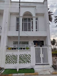 بيت خمسين متر جديد بناء حديث صاله ومطبخ ومنور وحمامين ثلاث غرف وسطح سن...