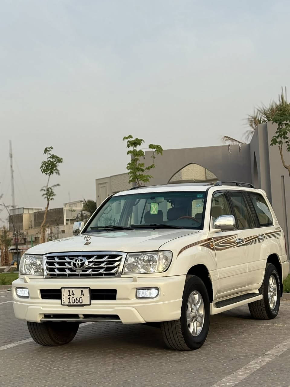 لاندكروز  2007 خليجي فول مواصفات 1/1 ألون صدفي
رقم بصره مميز بسمي سنويه وهزه 2031 جديده داخل بيجي 7راكب ثلاجه تبريد 3قطع حساسات كامره شاشه مكفوله من الضربه وكافه الرسميات بيه قطعتين صبغ جماليه سياره جديده وجاهزه مكينه 6V وكير وحداده تخم تاير اي نقص مابيه 

تباع مع الرقم 169$ 

رقمي *********** 

عنواني البصره طويسه
