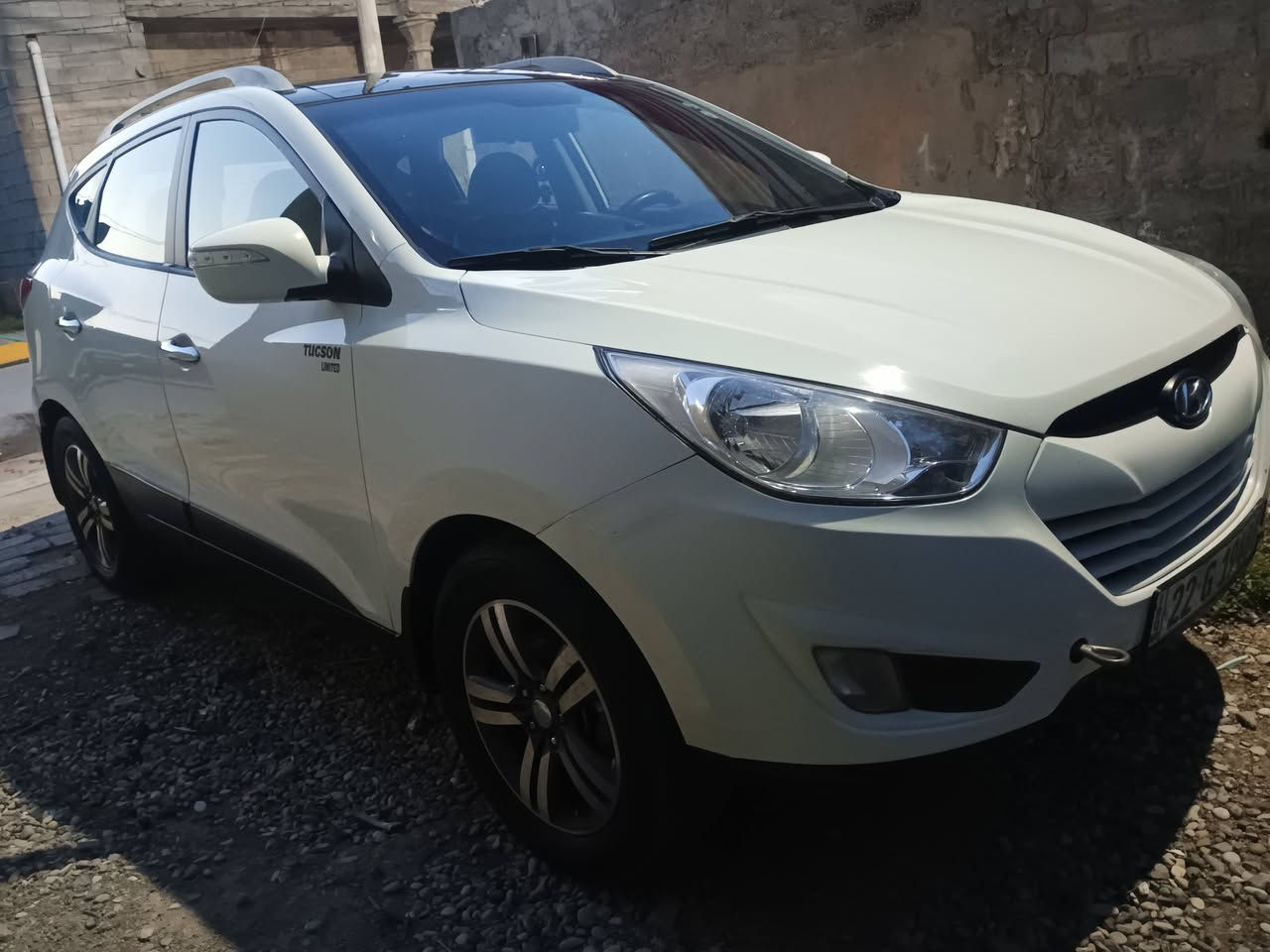 سلام عليكم توكسون لا متت 2010  فول موصفات كير عادي وكير اوتماتيك بانو رامه رقم اربيل بسمي دفتر بانزين موجود تخم تاير جديد باتري جديد شاده بياها بابين تبديل بلاد بدون حادث وبدون دواخل فقط المحرك حارك كازكيت وتحمه ابيعها عله وضعها بس تحتاج كازكيت مكاني كركوك حزيران ***********
