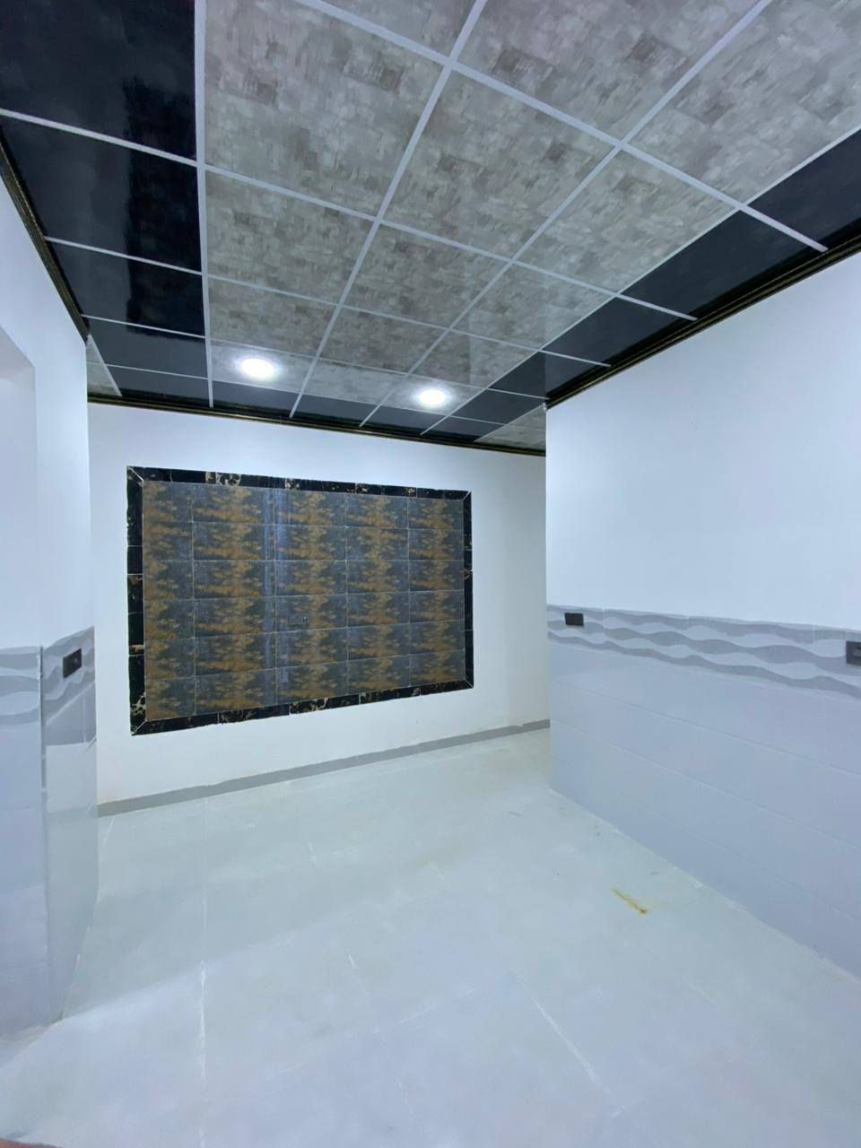 دار للبيع
حي الملايين خلف الگمرك 

يبعد عن الگمرك 150 متر

مساحة 100 متر  طابقين 

طابق الأول غرفة نوم + هول مطبخ مشتملات استقبال 

طابق الثاني هول + غرف نوم 2 + مشتملات 

تبليط ماء كهرباء 

واجها 5 متر * 20 

سعر 93  مليون بي مجال 

للاستفسار اكثر 

***********

***********
