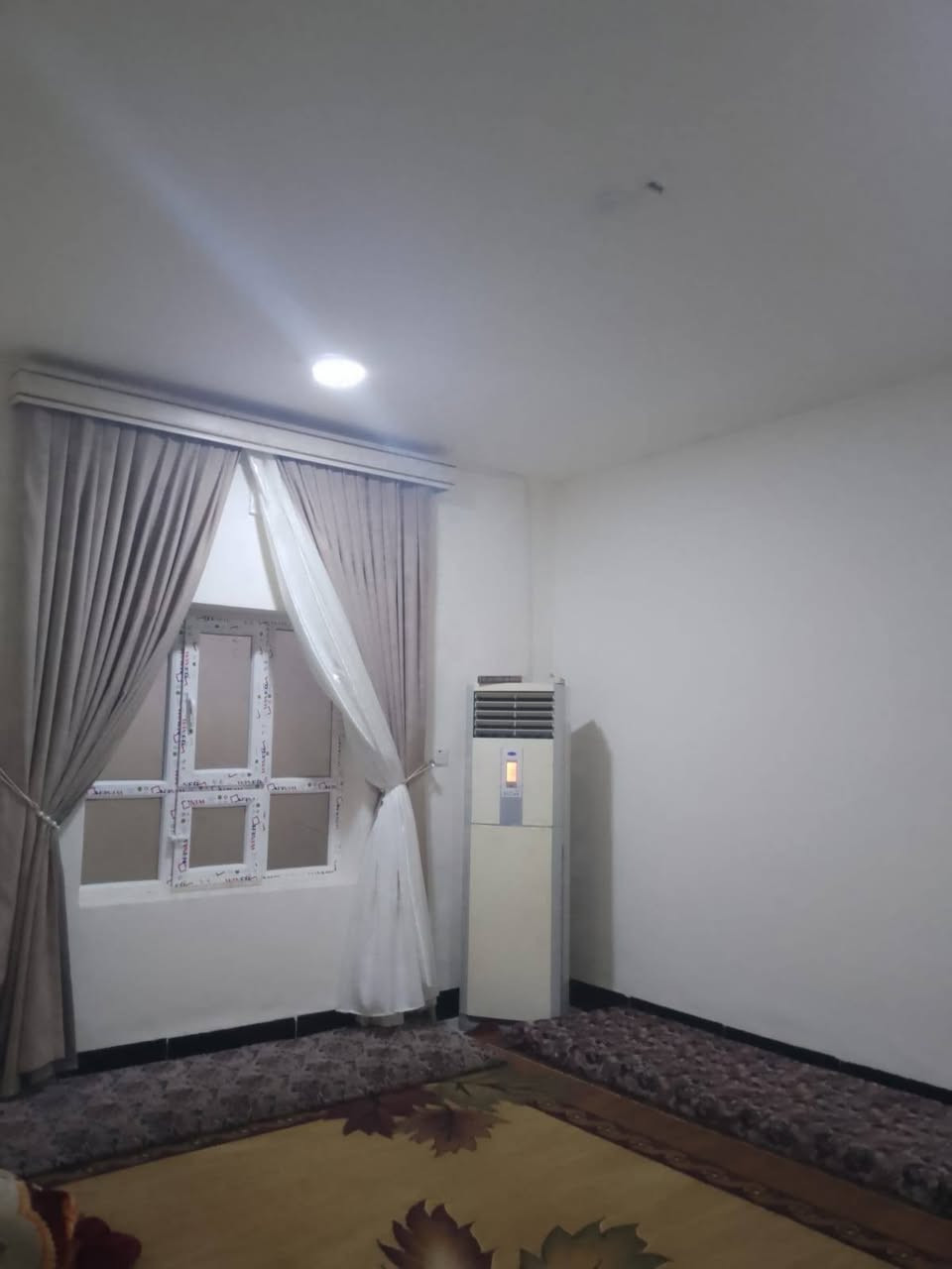 📢 فرصة مميزة للبيع — بيت جاهز للسكن
📍 الموقع: الرمادي — 6 كيلو / مجمع المستقبل
🏡 تفاصيل العقار:
▫️ المساحة: 250 متر
▫️ طابق واحد
▫️ غرفتين نوم
▫️ صالة استقبال مريحة
▫️ مطبخ
▫️ حمامات نظام ترك (داخلي وخارجي)
▫️ كراج سيارة
▫️ حديقة
▫️ تصميم مرتب ومناسب للعائلة
💰 السعر: 85 مليون — قابل للتفاوض
✨ موقع هادئ وخدمي مناسب للسكن والاستثمار
📩 للاستفسار والتفاصيل أكثر تفضل خاص الرمادي, الأنبار


**إذا كنت صاحب هذا الإعلان وتريد حذفه لأي سبب، رجاءا أرسل رسالة إلى الدعم الفني**