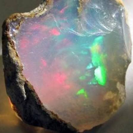 🌈 هل شاهدت حجرًا يلمع بكل ألوان الطيف؟
💎 هذا هو حجر الأوبال، أحد أغرب وأجمل الأحجار الكريمة في العالم!
🔷 يتميز بظاهرة فريدة تسمى "لعب الألوان"، حيث يظهر بألوان متعددة حسب زاوية الضوء.
📍 أشهر أنواعه: • الأوبال الأبيض (الأكثر انتشارًا) • الأوبال الأسود (الأغلى والأندر) • أوبال النار (لون برتقالي ناري 🔥)
💰 الأسعار: تبدأ من 20 دولار وقد تصل إلى أكثر من 5,000 دولار حسب جودة الألوان!
🧪 هل يمكن كشفه بـ UV؟ بعض أنواع الأوبال تتوهج بشكل خفيف، لكن ليس دائمًا.
⚠️ انتبه: الأوبال الصناعي منتشر بكثرة ويبدو مثالي أكثر من الطبيعي!
📢 هل سبق وأن رأيت هذا الحجر؟ شارك رأيك في التعليقات 👇 ولا تنس متابعة الصفحة للمزيد من الأسرار!


**إذا كنت صاحب هذا الإعلان وتريد حذفه لأي سبب، رجاءا أرسل رسالة إلى الدعم الفني**