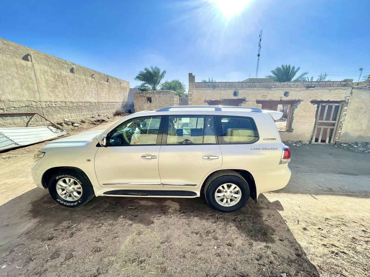 سيارة لاند كروزر للبيع موديل ٢٠١١ السعر ثلاث شدات ونص المكان ذي قار كرمة بني سعيد للاستفسار الاتصال على هذا الرقم ***********
