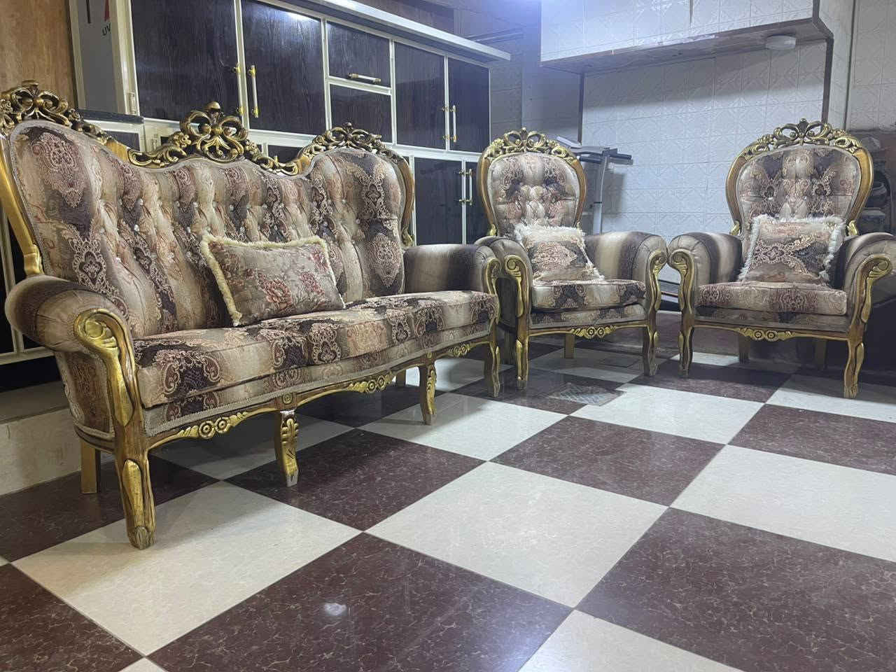 السلام عليكم 
يتوفر في معرض الزهور للأثاث تخم ملكي 10 مقاعد 💺 مستخدم نظيف سعر مناسب للاستفسار الاتصال على هذا الرقم*********** او زورونا في معرض الزهور للأثاث 
العنوان  5 كيلو شارع 100 قرب مطعم هيوا الكردي 
اهلا وسهلا بكم 🌹🌹
