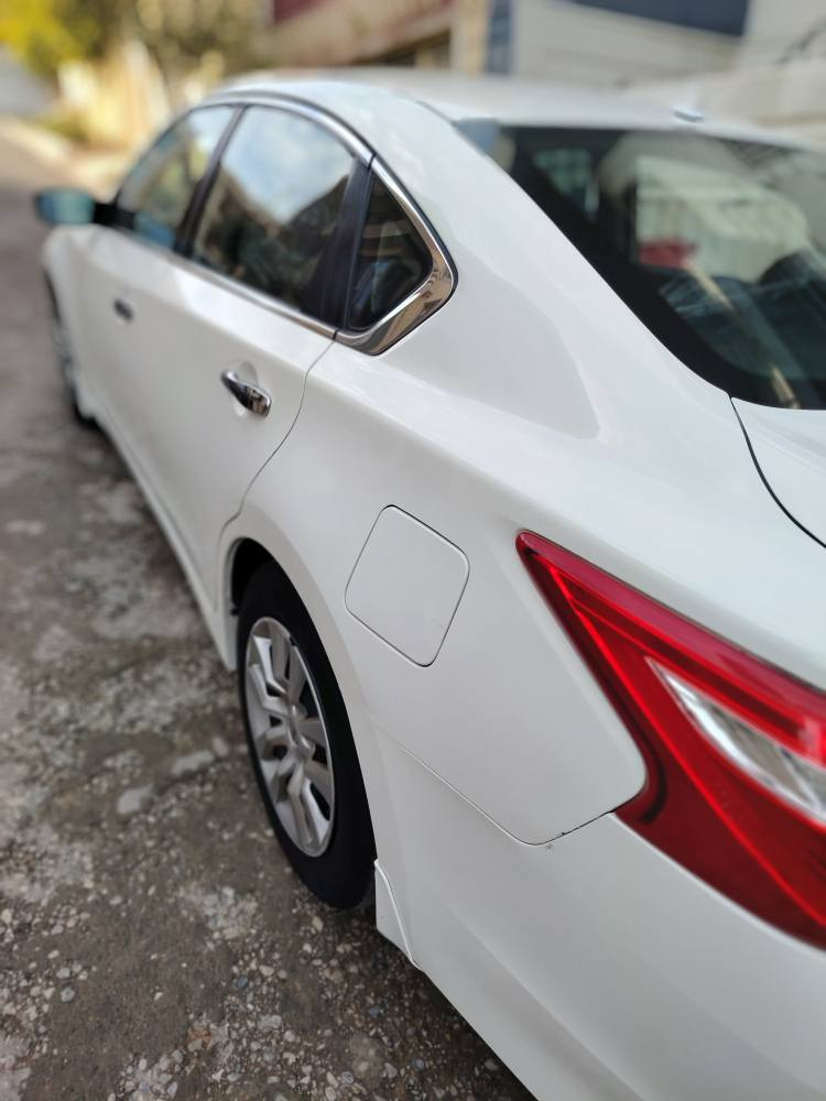 نیسان ئاڵتیما مۆدێل2017 ڕەنگی سپی بەفری مواسەفات S بەسمەی ئیشپێکردن کامێرا وشاشە گەورە سوکان ڤۆلێۆم  تەحدید سورعە بلاجکتۆر ئاوێنە کارەبای زۆرزۆرجوانە بێ بویاغ بێ ئێرباگ بێ حادیسە تەنها دوو شوێن تەعدیل بچوکی هەیە شوختی نیە تەرزەی نیە نوقسانی نیە گێڕ ومەکینە2،5 بەشەرت نەکراوەتەوە تەبرید و کارەبای بەشەرت چوار تایەی تازەیە و تاخم پێشی بەشەرت سەنەوی تاکو مانگی 3ی 2026تازەیە بەشەرتی تەحویل وغەڕامە 
150هەزار مایڵ ڕۆیشتوە 
نرخی 132 گەڵا و معامەلە
شوێن سلێمانی نزیک پردی کۆبانی 
***********
*********** السليمانية, العراق
