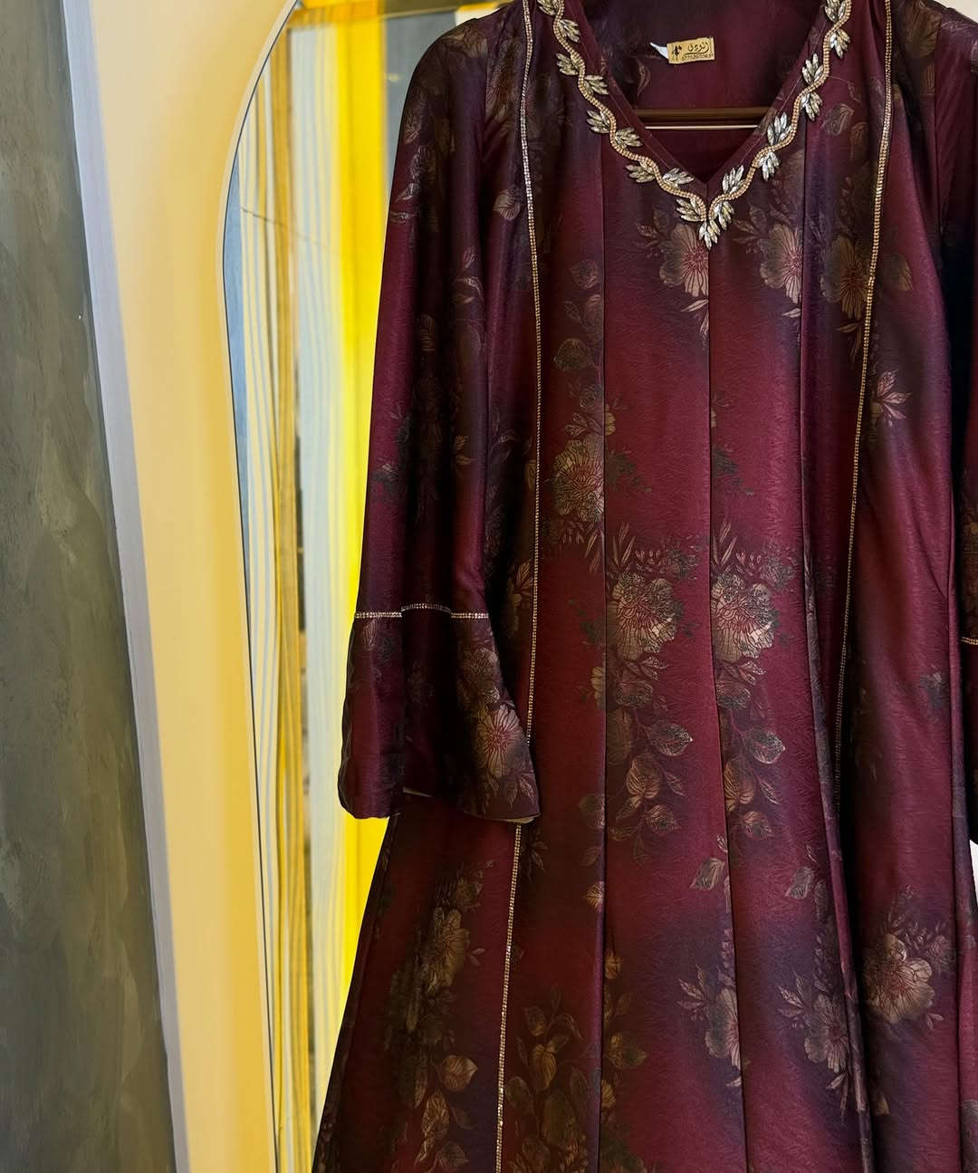 قــطع اخـيرة💛✨
السعر25الـف

للحجز و الاستفسار التواصل على الأرقام واتس اب 
***********
***********
***********
***********

توصيل بغداد  5000
توصيل محافظات  5000
