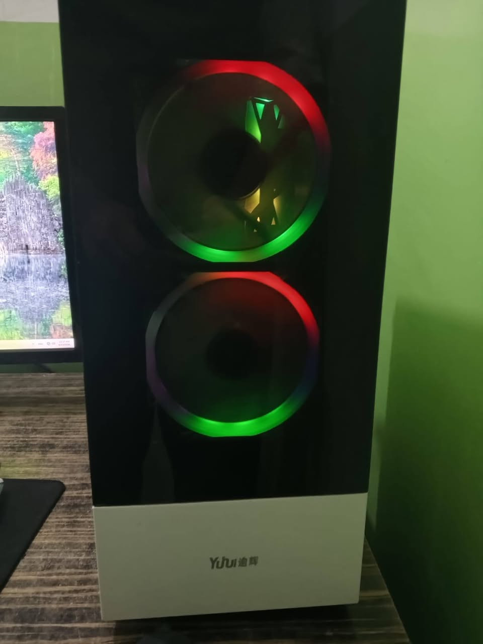 AMD Ryzen 5 3600 المالج 
الكارك AMD RX 5700 xt  8gb
البورد Asrock b450
الرام 16gb ddr4 xpg 
sdd 120gb 
hdd 500gb 
البورسبلاي  كولر ماستر 600w الكيس حالته وسط سعره 575


**إذا كنت صاحب هذا الإعلان وتريد حذفه لأي سبب، رجاءا أرسل رسالة إلى الدعم الفني**
