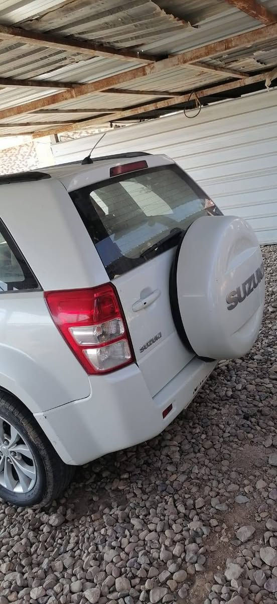 ساسوكي فيتاره للبيع ٢٠١٦ فور ويل بصمه مكفوله عدى بارد بالجمالغ  ٤سلندر حجم ٢٤٠٠ ماشيه     الاتصال *********** /// *********** السعر 125ورقه تخم تاير للبيع
