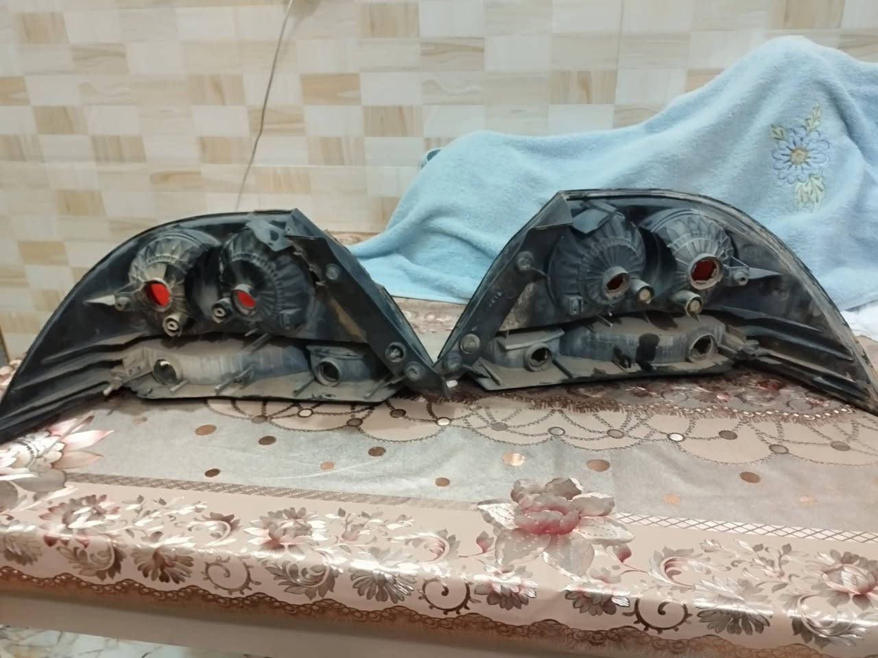 بك لايتات لانسر
واحد بدون جامه والثاني كامل بي جامه

قيم واخذ
***********
