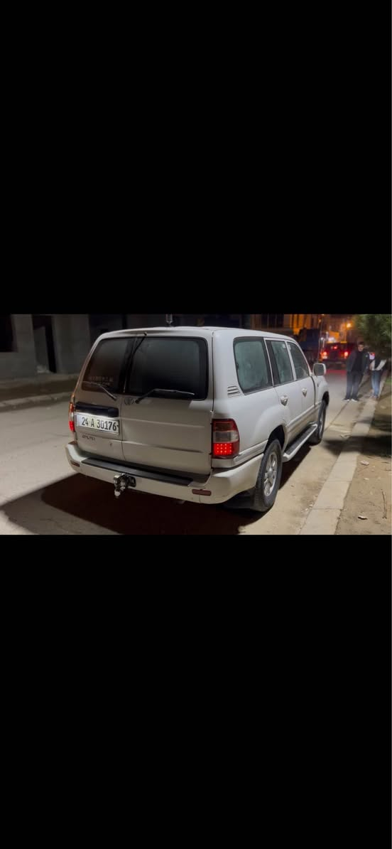 Toyota Land Crusier مۆنیکا ٢٠٠١ سێڕوبع پێشی کراوە بە فولل چوار جام کارەبا دەشبڵ نزم سەیارەکە بەناوی خۆمەوەیە سەنەوی تازەیە ٣٠٠٠٠هەزاری دهۆکە تەحویلو خرامەو هەموو شتێک بەشەرت ٢ پارچەو پەڵەیەکی بۆیاخە شوختو وردە چاڵی هەیە  پەڵەیەک ساردی هەیە شوێن  سلێمانی *********** سعر ١٣٠ گەڵا مەعامەلە السليمانية, العراق
