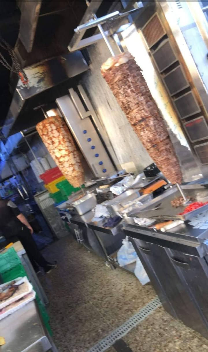 سلام عليكم شب  خلفة دجاج شوي ومعلم شاورما دجاج ولحم  بحاجة إلى عمل الي عنده شغل لا يقصر  ‎0782 205 5873
