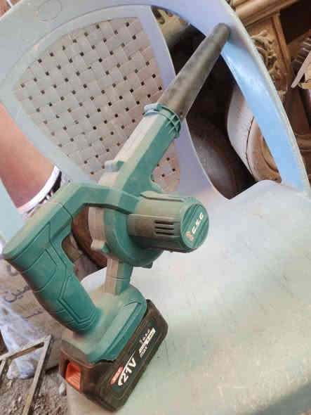 السلام عليكم بلور هواء دفع وسحب شحن جديد ممستعمل السعر٢٧ الف بطاريتين***********
