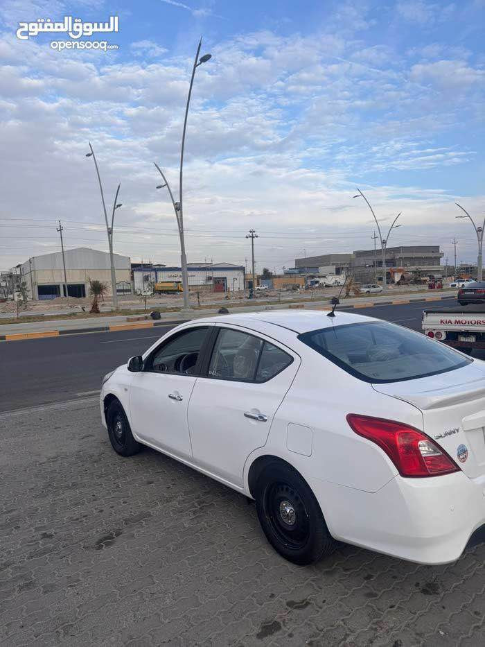 سلام عليكم 
نيسان صني 2020 ماشية 74 الف.
مكينة كير تبريد كفالة حدادية امامي جديد خلفي بلاد تخم تاير جديد منظومة الاحتراق كلها جديدة + 2 عبوة فيت بم احتياط شرط بانزين كله محسن.
بيها فقط المكان المحدد صبغ.
سعرها 110 وبيها مجال بسيط عنواني البصرة.
*********** البصرة, العراق
