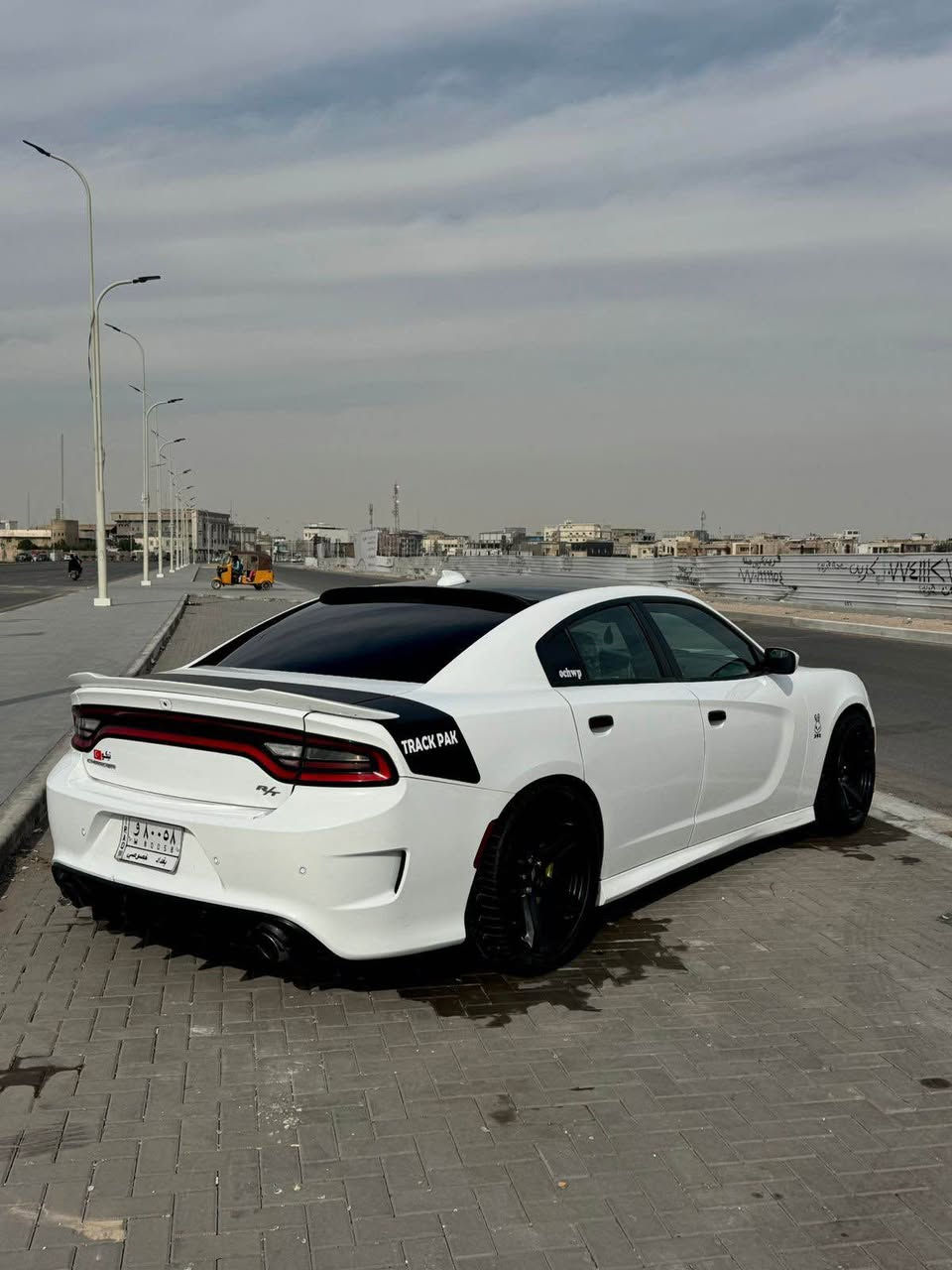 السلام عليكم دوج جارجر RT 5700هيمي 
موديل 2019 
رقم مميز✨
الحادث قطعتين فقط مصبوغات جاملغ وشوي من البنيد 
الموصفات:
فول ما عدا الفتحه 
سوبر تراك باك يعني سياره مو عادية
كشنات حضن كنتاره 
كشن كهرباء
شفتات ستيرن 
شاشة كبيره تدعم كار بلي 
تشغيل عن بعد 
كزوز SRT دبات سود بلاد 
بلكات ريسنك 
ولف حماوه ريسنك
ماشيه 70Km
ويل 20 هيلكات 
المري هيتر 
حساسات 
السعر 230 
تصال او واتساب؛؛ ***********
سياره مصروف عليها هواي وجاهزه من كلشي البصرة, العراق
