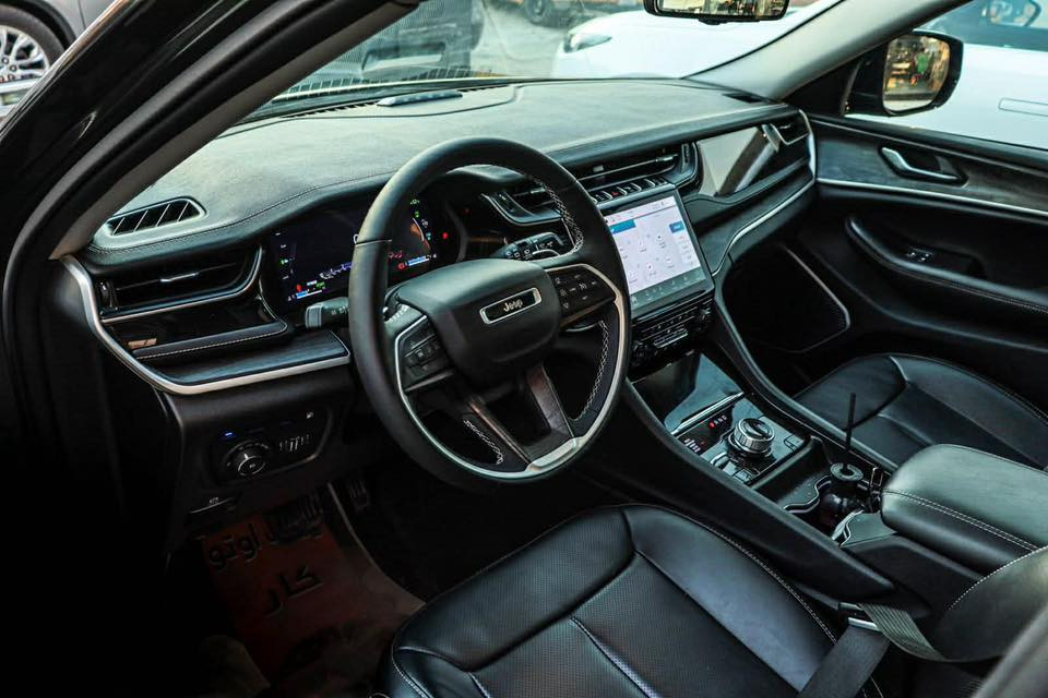 JEEP LIMITED 30TH (4xe)
جيب لمتد ثلاثينيه هايبرد بانزين كهرباء شكل اوفرلاند فول مواصفات
السيارة مغلفة كامل PPF ضمان ١٠ سنوات الون اسود شذر زيتوني 
يعني متغير بنهار زيتوني بليل اسود
الحادث ٣ قطع  
السيارة ماشية ٢٢ ميل
السعر:34 وبيها مجال
فقط واتساب :***********
