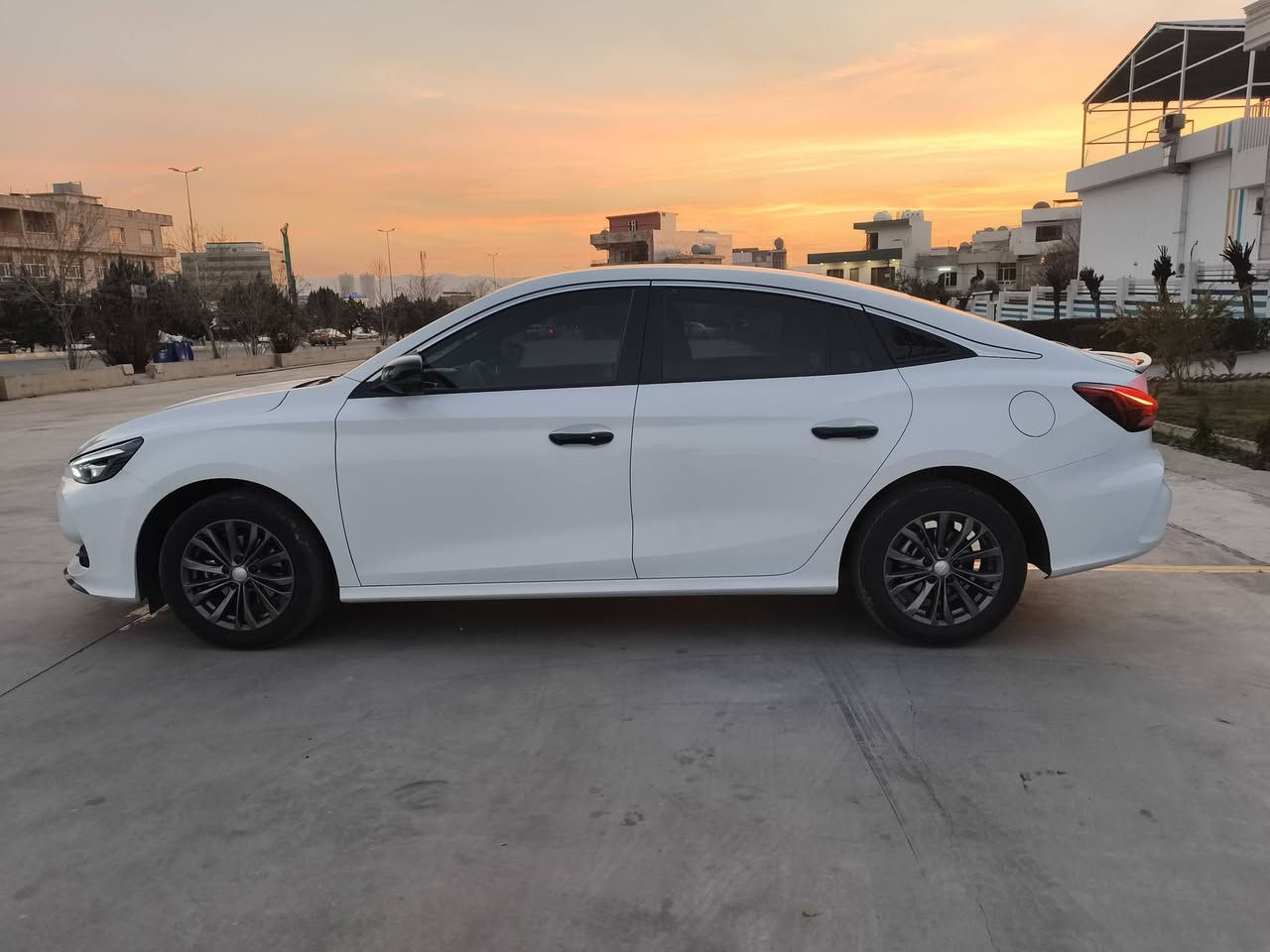 MG GT  2025
فول مواسەفات 
بۆیاخ تەنک 
شاشە فول ئەکتیڤ
بێ بۆ یاخو ساردو چاڵ و شوخت
٥٠٠٠ ڕۆشتوە
سەنەوی نوێیە
کامل جوانکاری بۆ کراوە
بەشەرتی تەحویلو غەرامە و هەموو شتێک

گۆڕینەوە بە سەیارە یەک بە دڵم بێت
بۆ پەیوەندی
***********
شوێن سلێمانی
