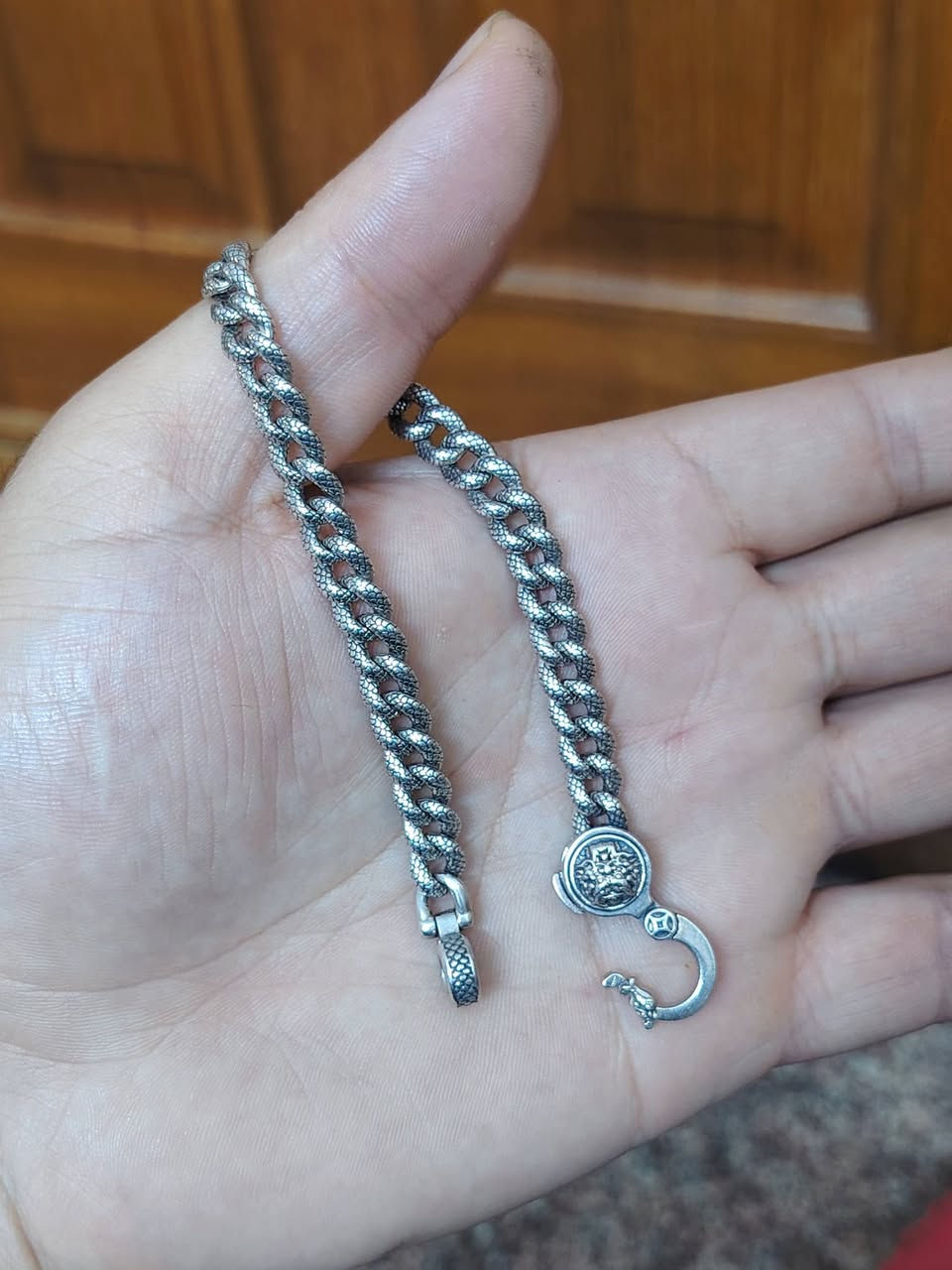 سوارات فضه صلي وزنه داخله صوره سعر غرام 3500نهايته بغداد مدينه الصدر توصيل لجميع المحافظات


**إذا كنت صاحب هذا الإعلان وتريد حذفه لأي سبب، رجاءا أرسل رسالة إلى الدعم الفني**