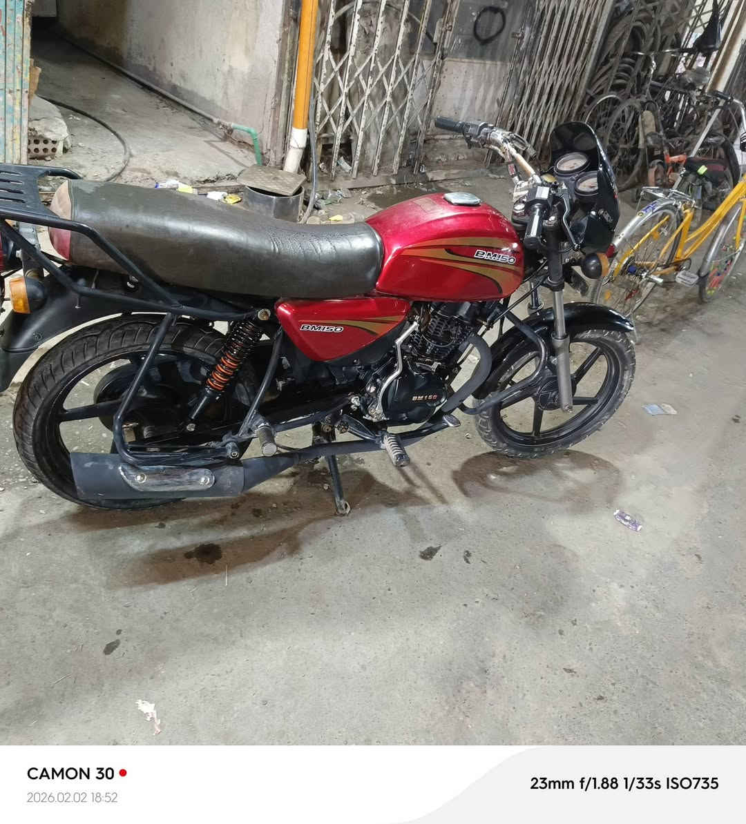 سلام عليكم 
دراجه بوكسر لبيع دراجه نظيفه مامفتوح منه برغي بحالة الوكالة مابيه أي نقص كله شغال موديل 2020 أوراق كامله مكاني بغداد الكريعات ***********
